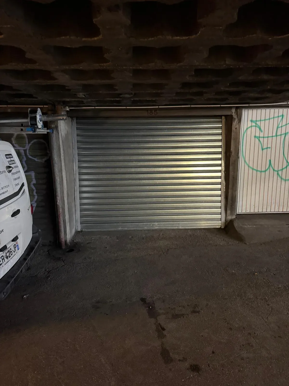 Après - Démontage et pose d'un nouveau rideau métallique à lames pleines à Grenoble